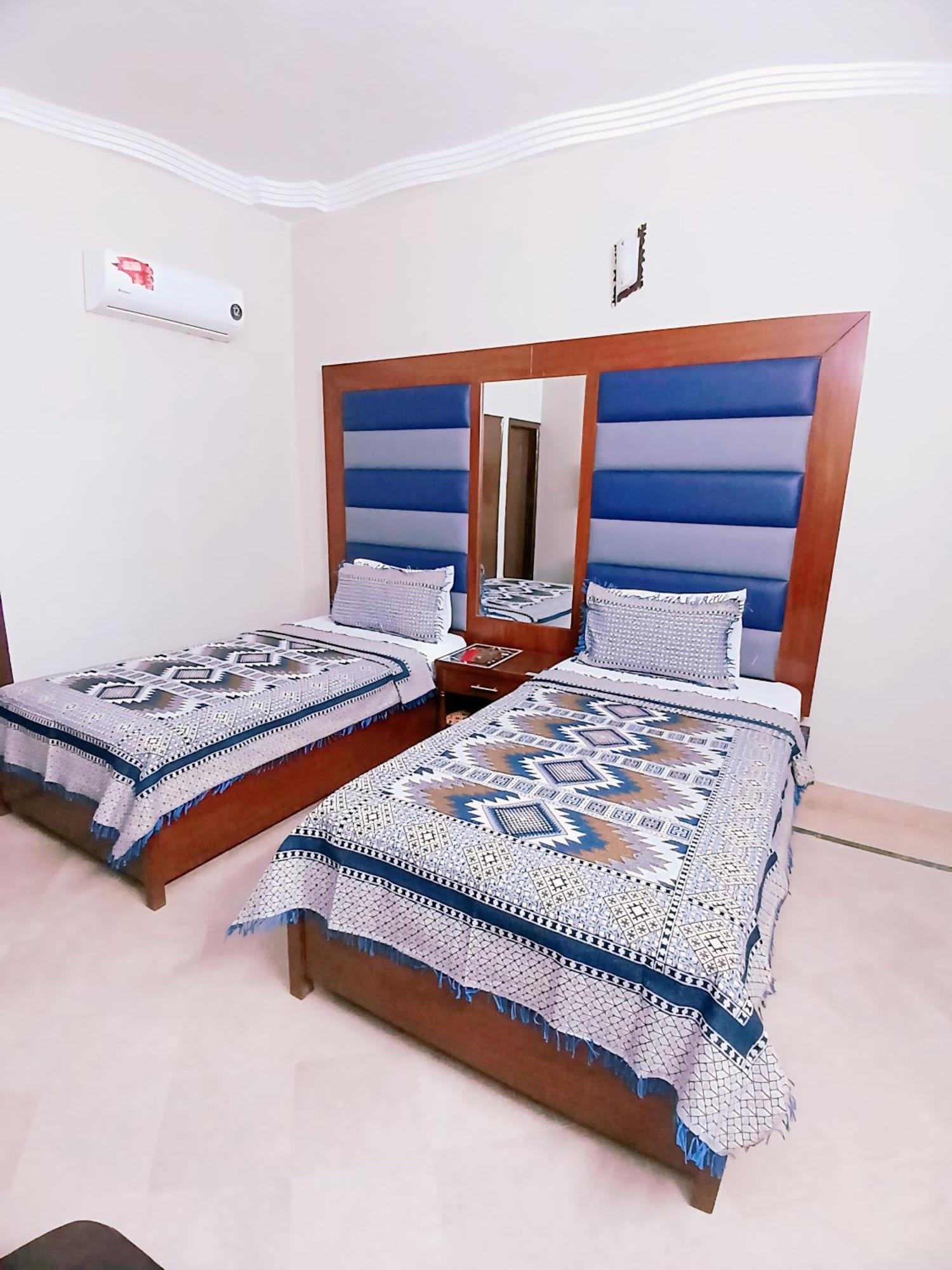 Subhan Palace Guest House Карачи Стая снимка